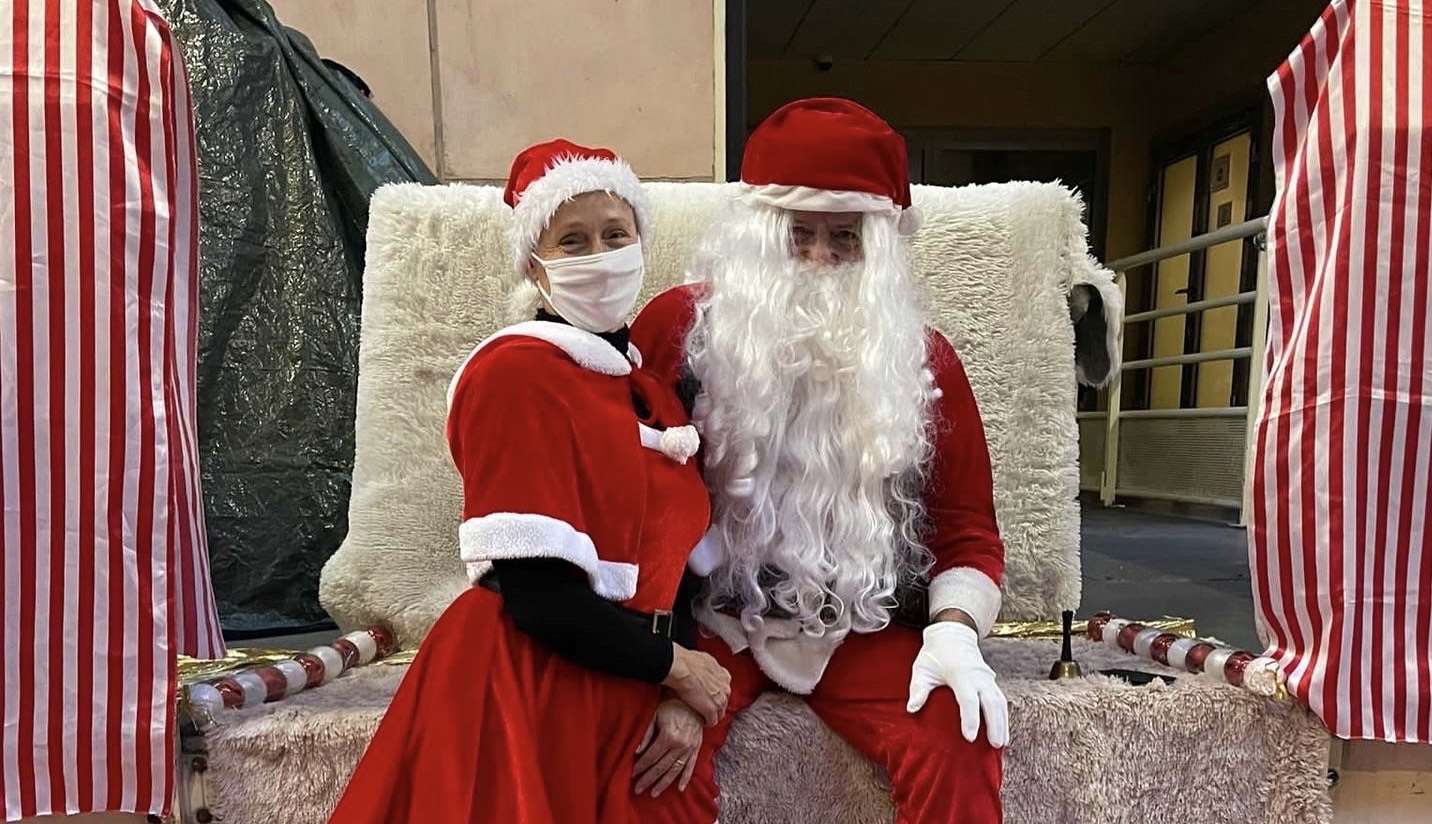 Santa makes surprise visits to ISM Image